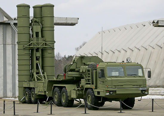Зенитный ракетный полк Ленинградской армии ВВС и ПВО, оснащённый системой С-400 «Триумф», готовится к заступлению на боевой дежурство. 2020 год