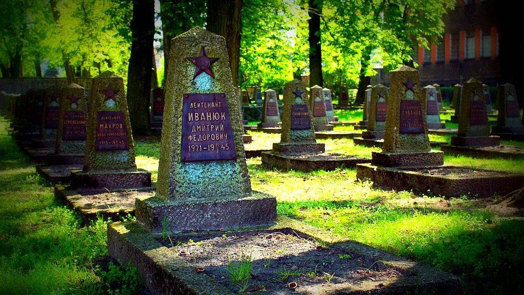 Могилы советских солдат. Польша
