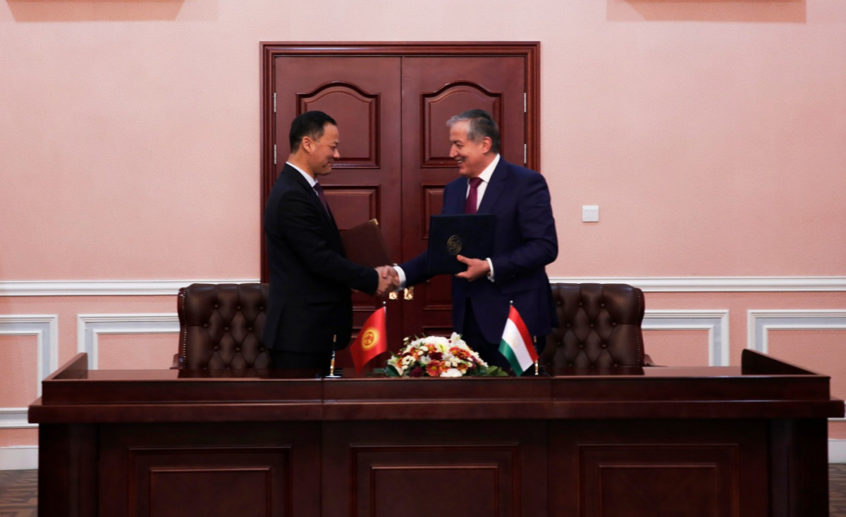 Министры иностранных дел Киргизии и Таджикистана, Руслан Казакбаев и Сироджиддин Мухриддин