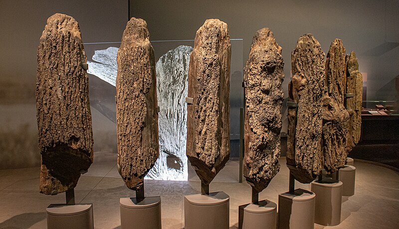 Сихендж (на временной выставке «Мир Стоунхенджа» в Британском музее
