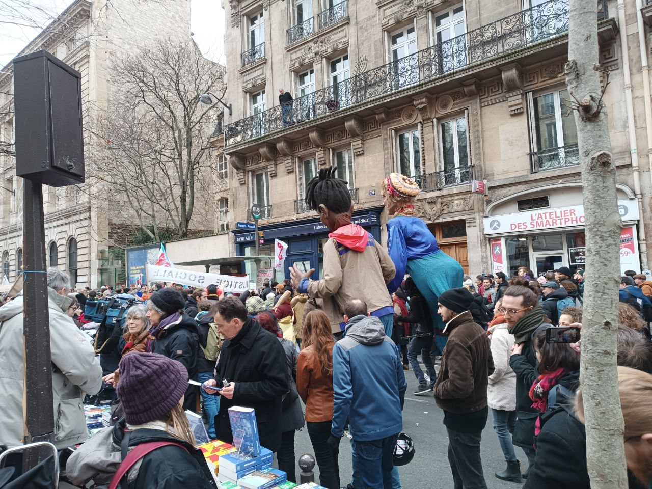 Протест 7 марта 2023 в Париже