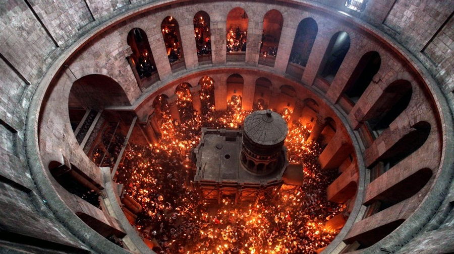Схождение Благодатного огня в храме Воскресения Христова в Иерусалиме