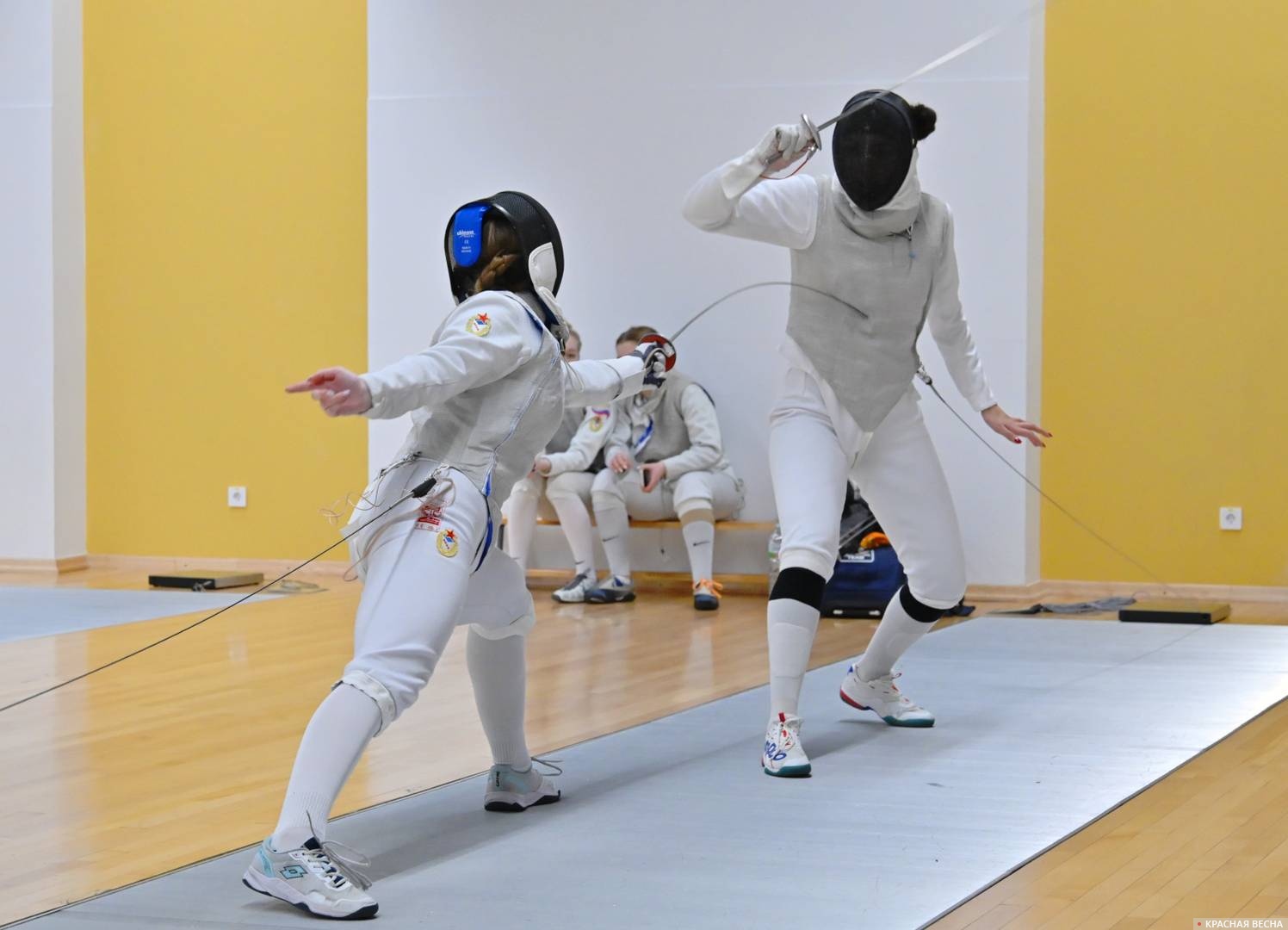 Соревнование по фехтованию. Женщины. Рапира (архивная фотография)