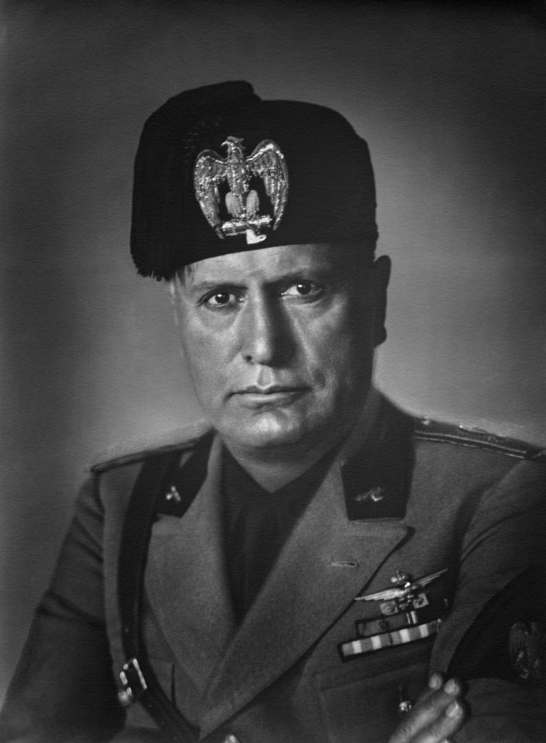 Портрет итальянского фашиста Бенито Муссолини
