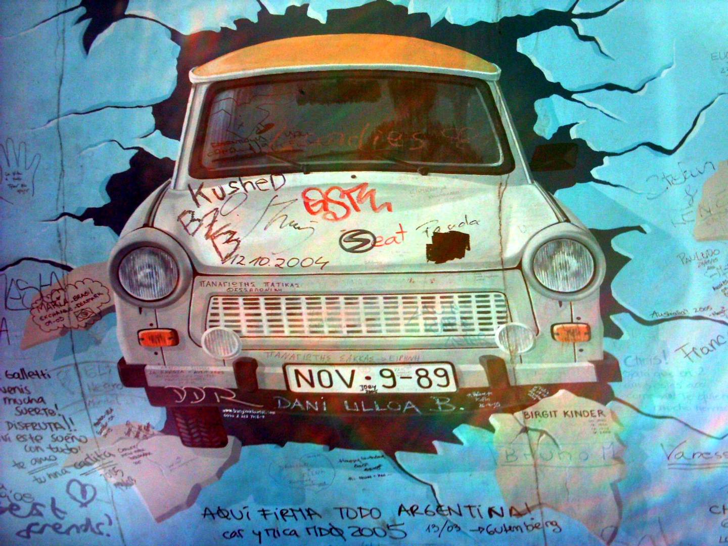 Граффити на Берлинской стене [(cc) Toytoy]
