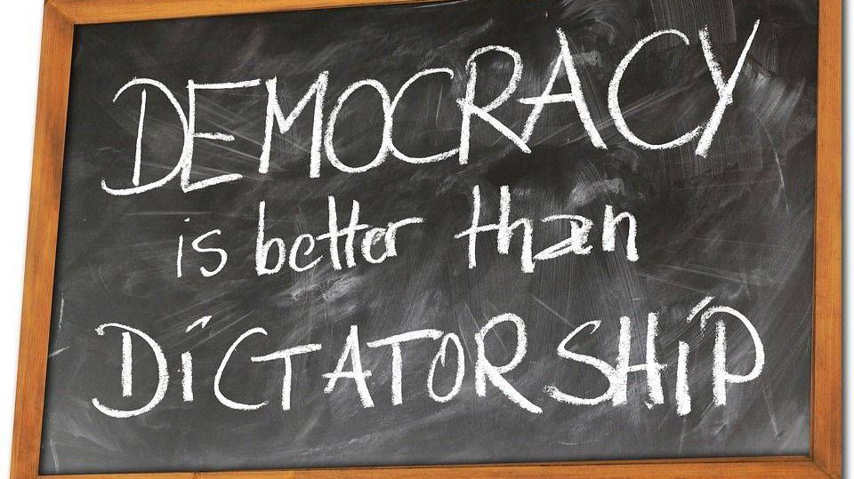 Демократия лучше диктатуры