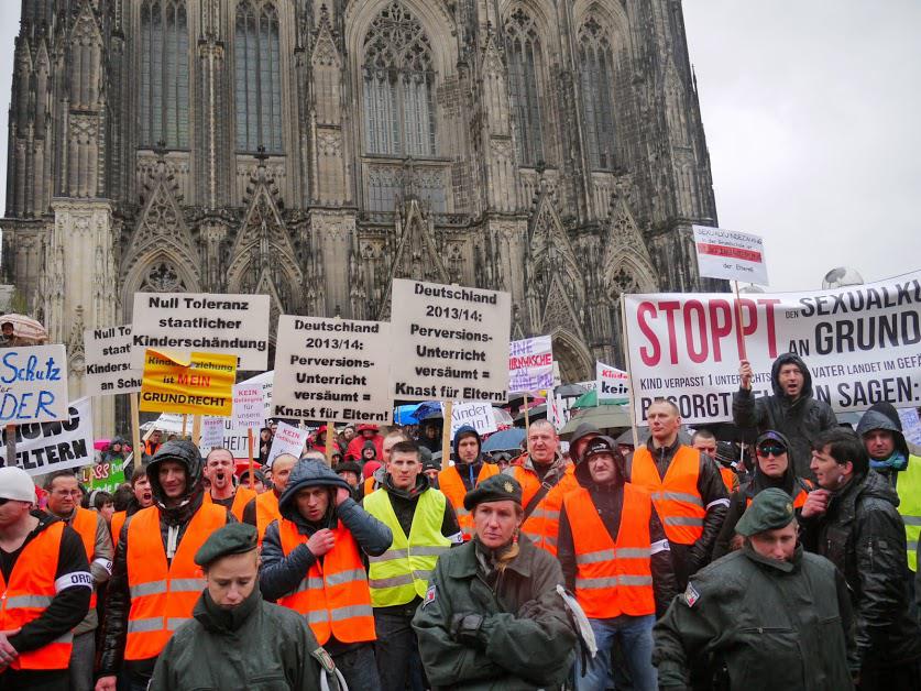 Кёльн, 22 марта 2012 г. Митинг против обязательного секспросвета в школах Германии