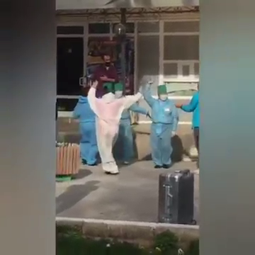 Врачи из санатория «Чаткал» танцуют