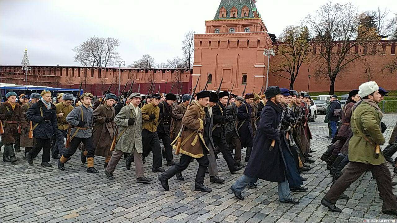 Подготовка к параду на Красной площади 7 ноября