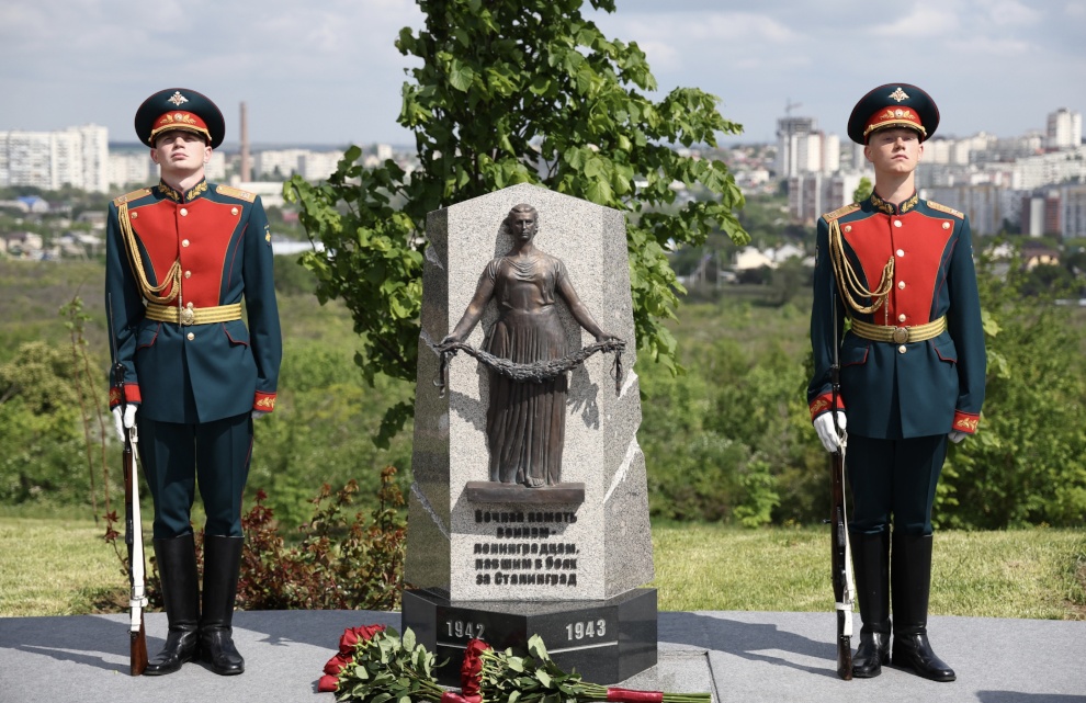 Памятный знак в честь воинов-ленинградцев, погибших при защите Сталинграда в годы Великой Отечественной войны