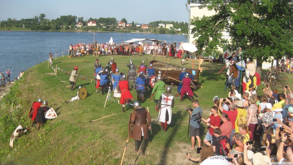 Встреча приплывших шведов и русских дозорных. Усть-Ижора. 27.07.2019