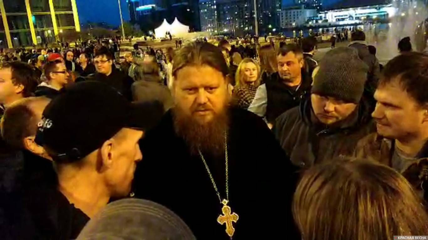 Священник Максим Миняйло, протесты против храма Святой Екатерины, Екатеринбург, 18 мая 2019 года