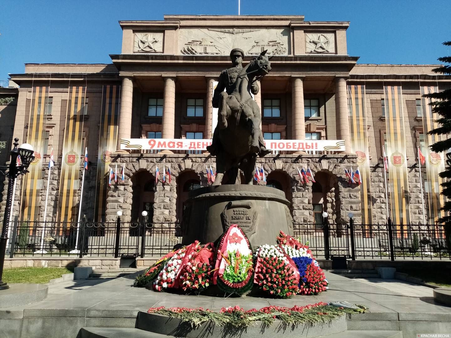 Памятник Жукову в Екатеринбурге, 9 мая 2020