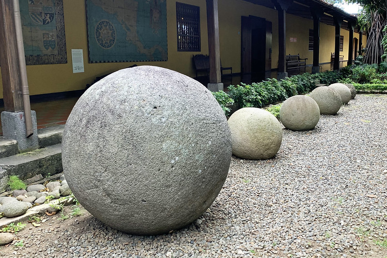 Каменные сферы в Коста-Рике 
