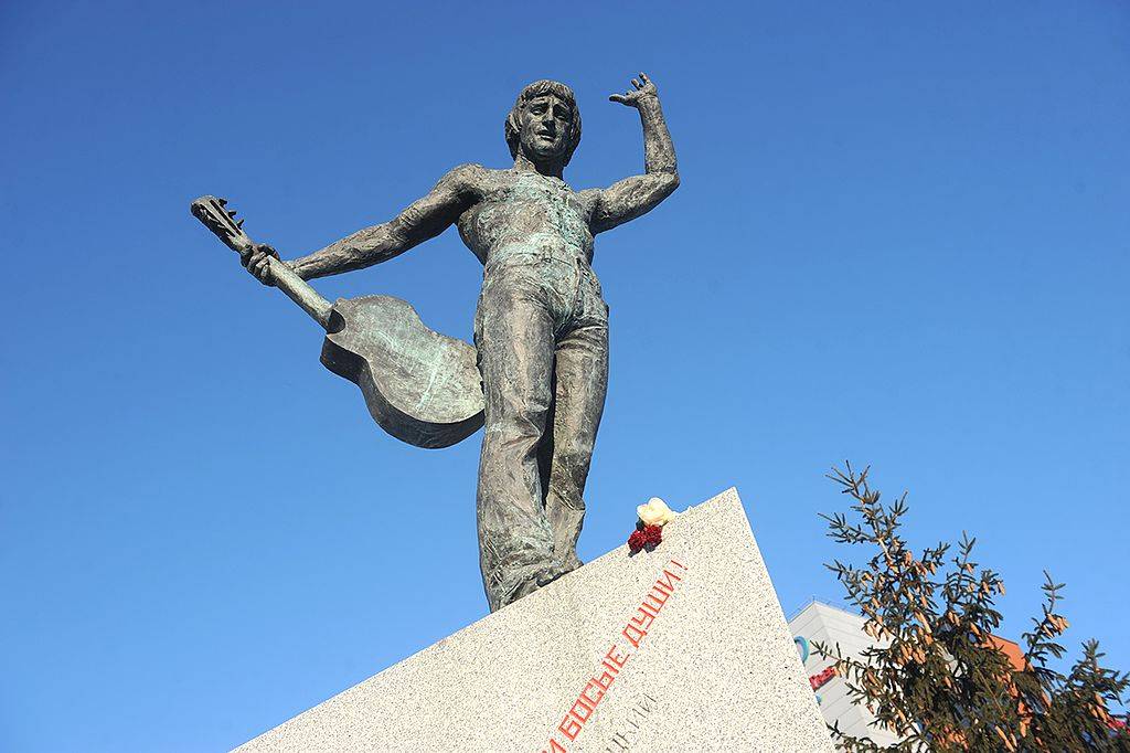 Памятник Высоцкому. Новосибирск