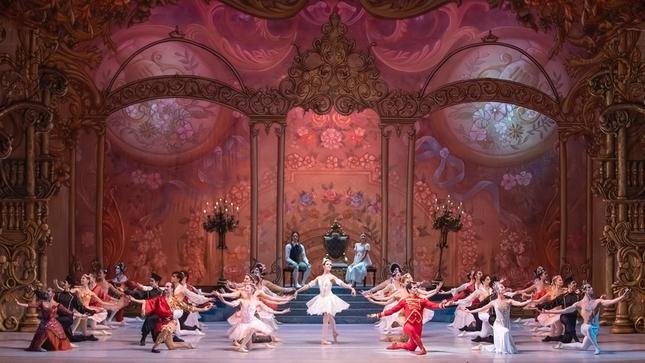 Труппа Большого национального театра Перу исполняет балет «Щелкунчик»