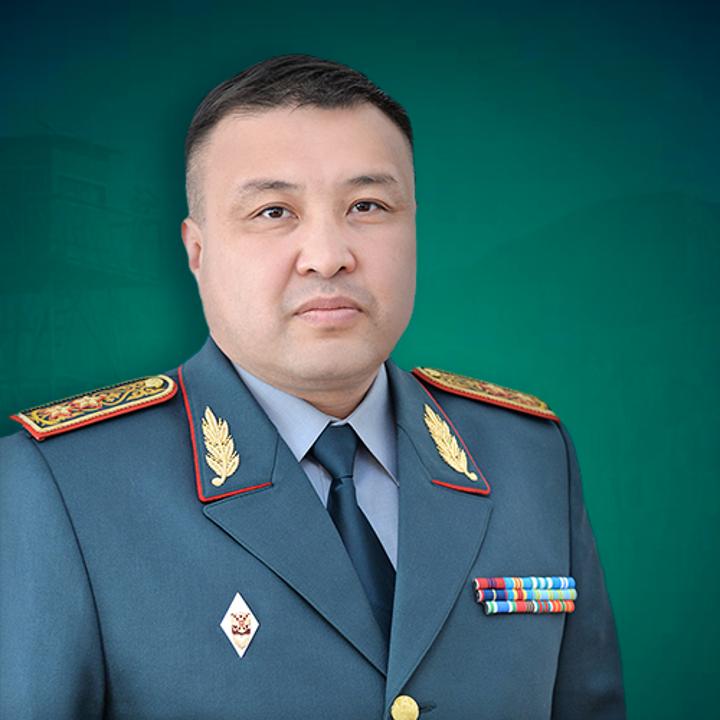 Генерал-лейтенант генерал-лейтенант Дильманов