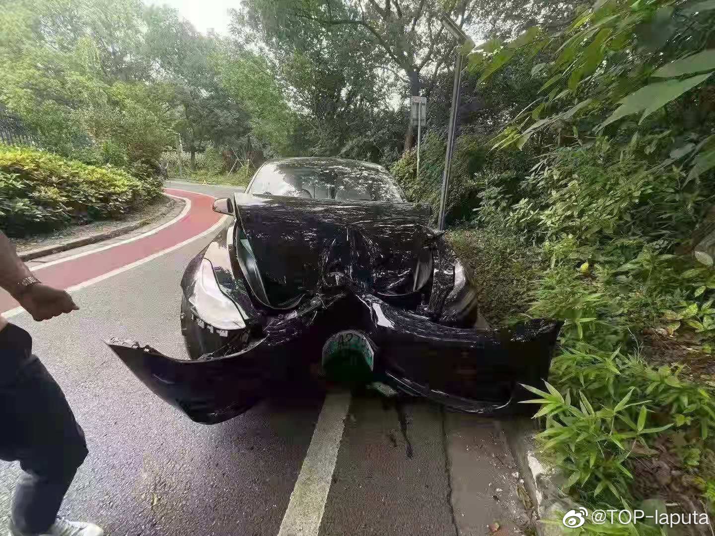 Tesla Model 3 после аварии