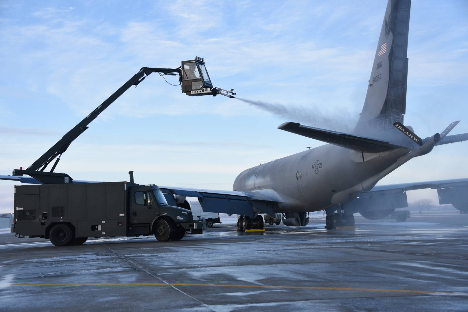 Борьба с обледенением самолета-заправщика KC-135 ВВС США