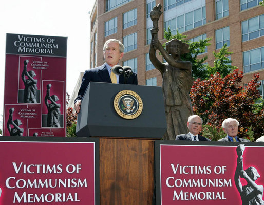 Президент США Дж. Буш-младший открывает Мемориал жертвам коммунизма, 2007 г.