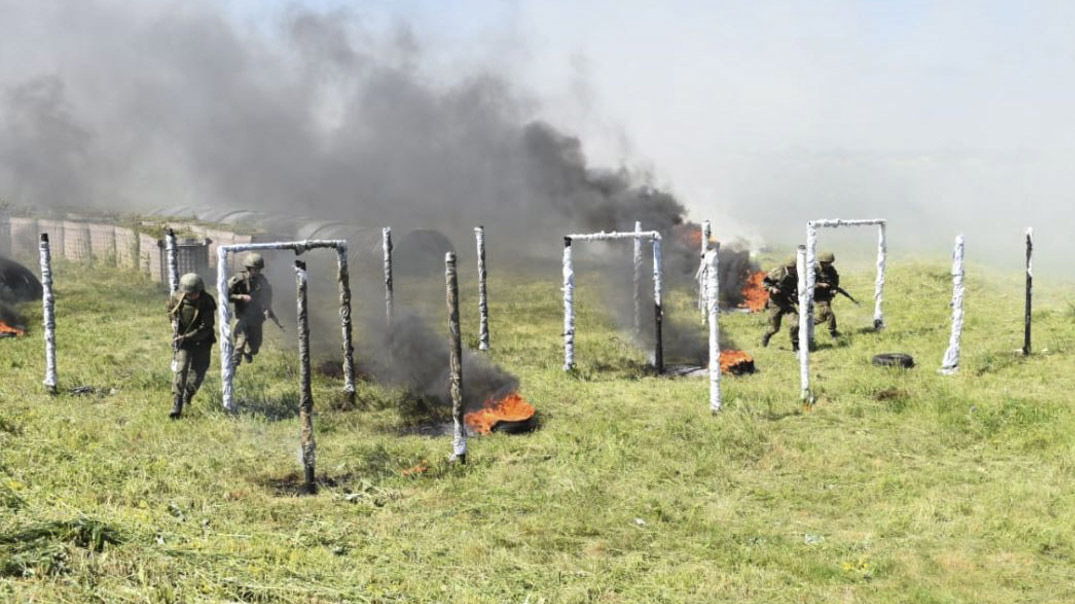 Психологическая полоса препятствий на полигоне Хмелевка в Калининградской области