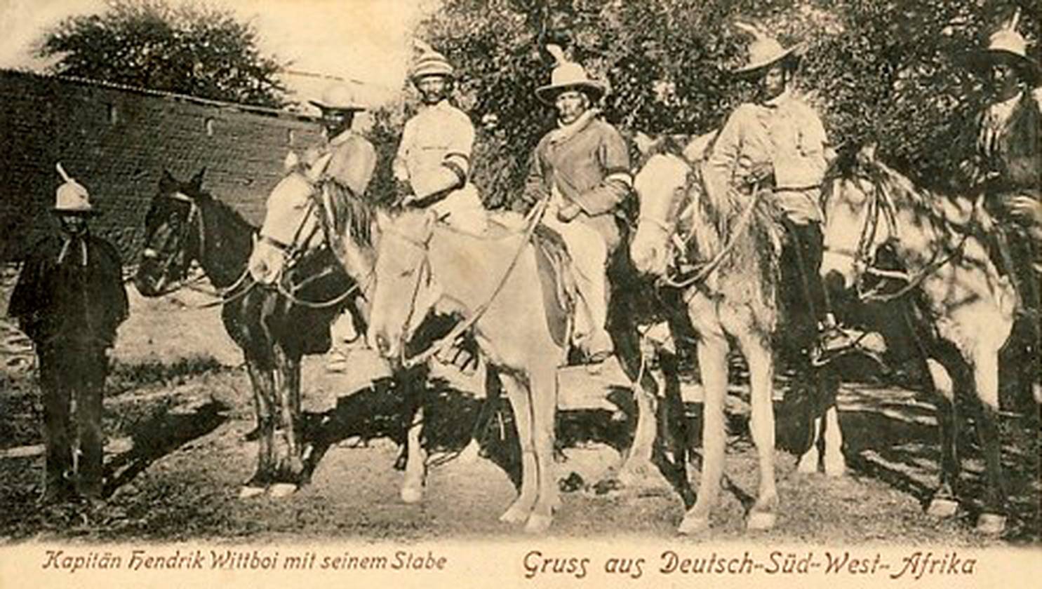 Вождь Нама Хендрик Витбуи (в центре) и его товарищи