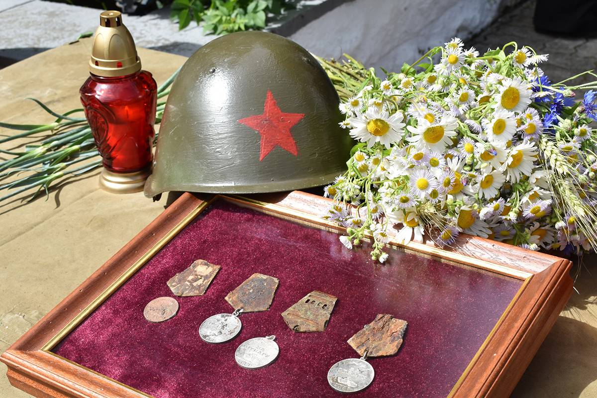 Награды, найденные вместе с останками советских воинов на территории Балтийского городского округа Калининградской области