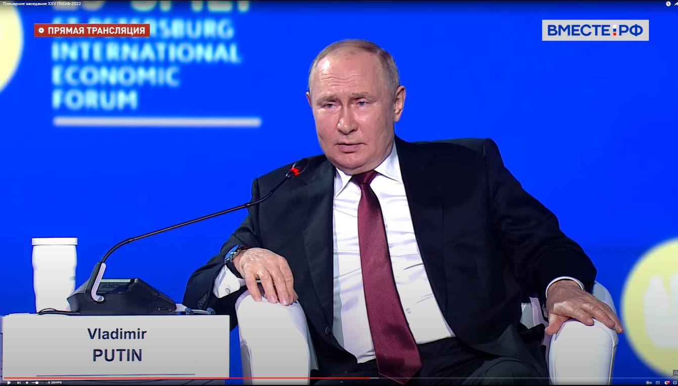 Президент России Владимир Путин на ПМЭФ-2022