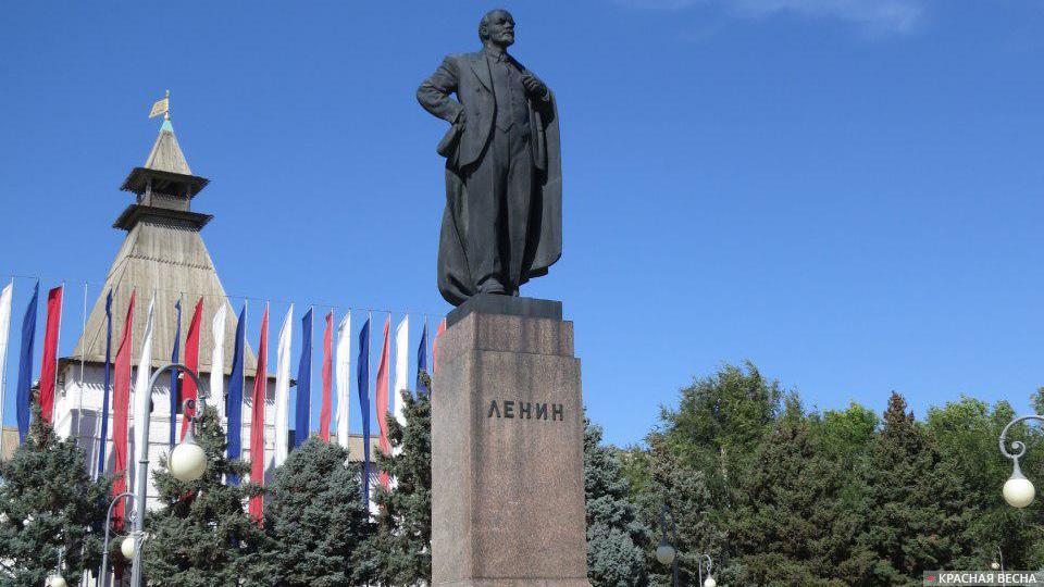 Памятник В. И. Ленину в Астрахани [© ИА Красная Весна]