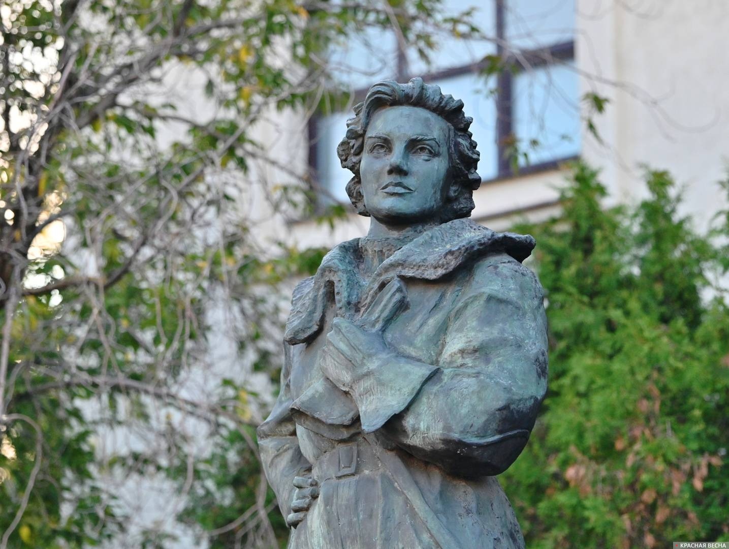 Памятник В.С. Гризодубовой в Москве
