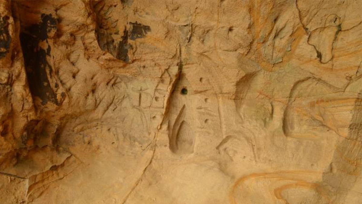 Изображение креста в пещере