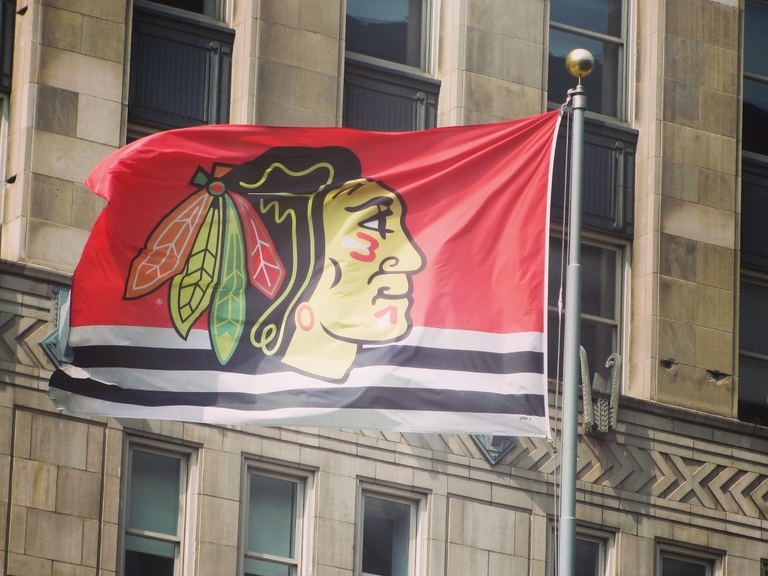 Эмблема «Чикаго Блэкхокс» на флаге