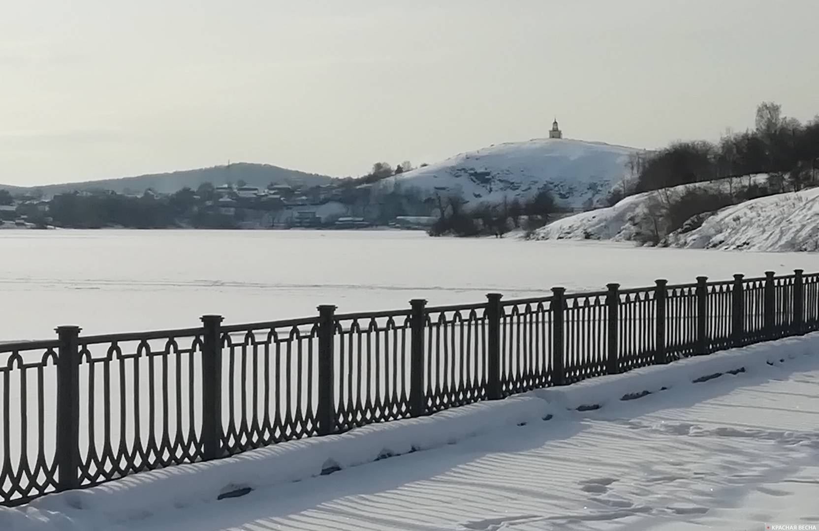 Вид на Тагильский пруд и Лисью гору. Нижний Тагил