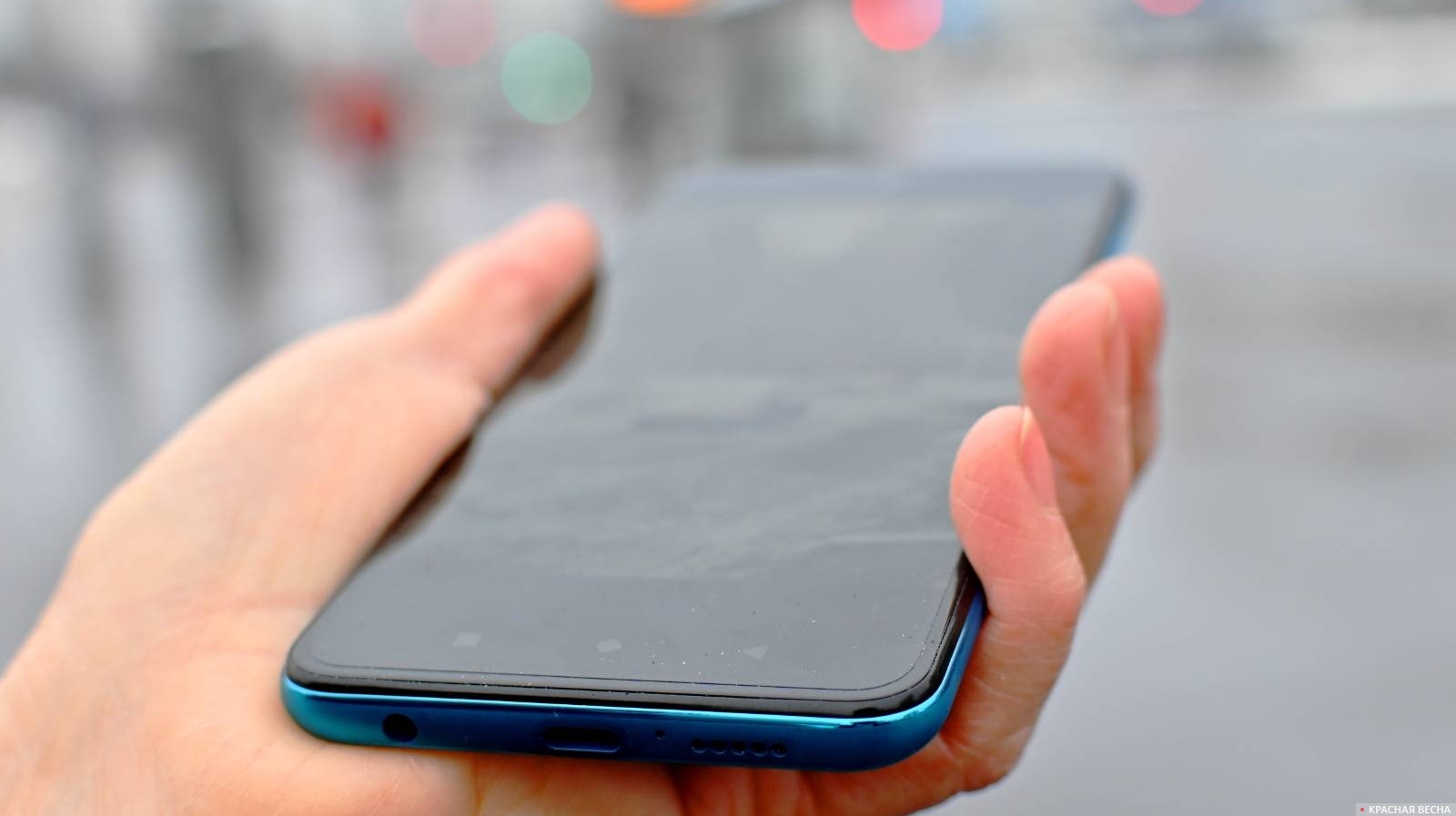 Смартфон в руках