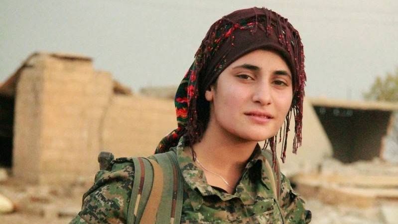 Курдская военнослужащая