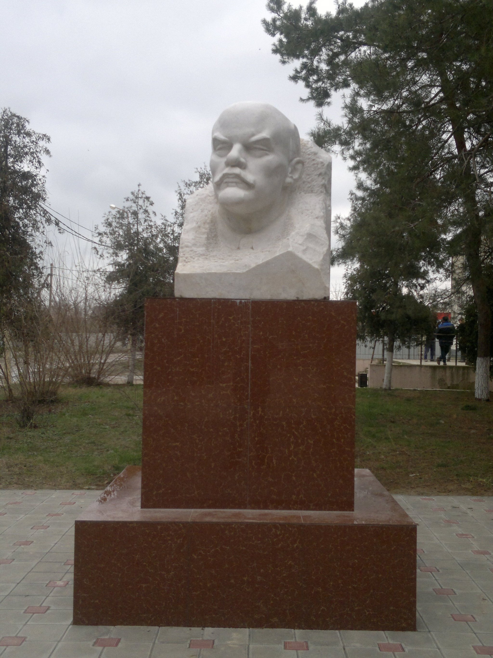Памятник В.И. Ленину в станице Тамань