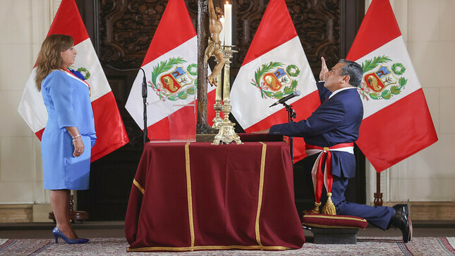 Премьер -министр Перу Густаво Адриансен во время принесения присяги