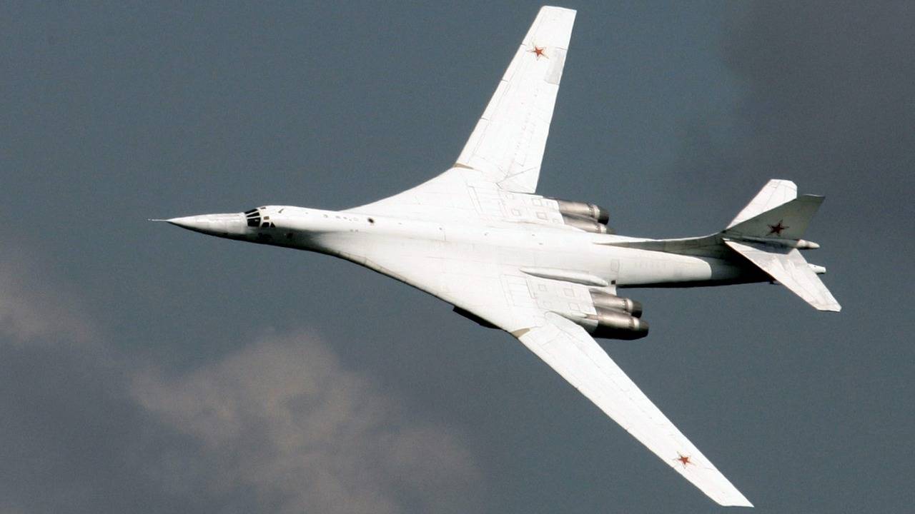 Стратегический бомбардировщик Ту-160