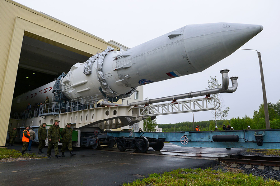 Вывоз и установка ракеты космического назначения «Ангара-1.2ПП» на стартовом комплексе космодрома Плесецк
