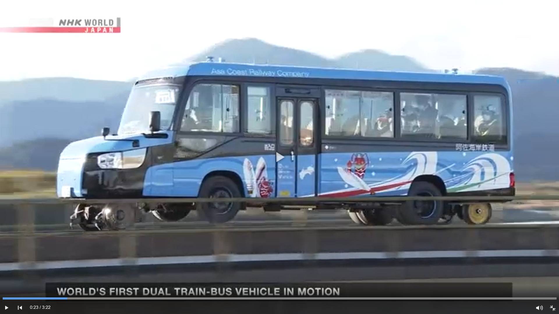 Цитата из видео «World’s First Dual Train-Bus Vehicle in Motion» телеканала NHK