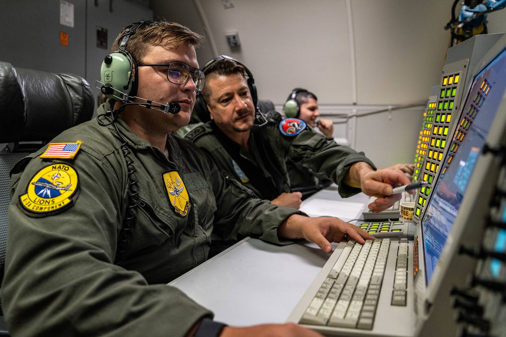 Военные НАТО проводят операцию Eastern Sentry