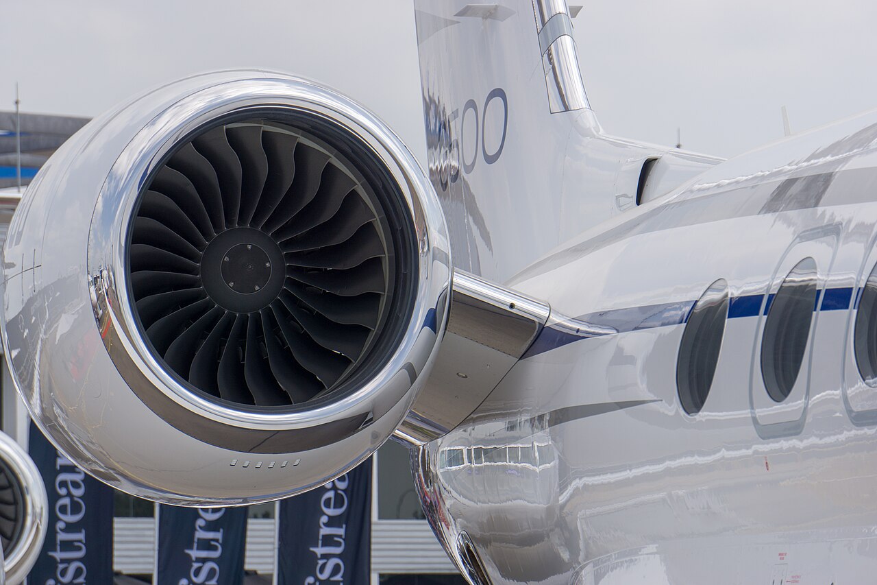 Авиационный двигатель