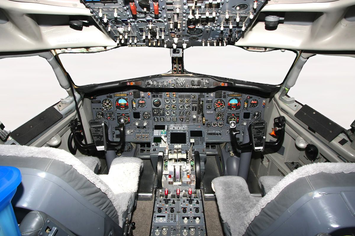 FileBoeing 737-2V6 Advanced Cockpit Dubai Air Show Ryabtsev.jpg