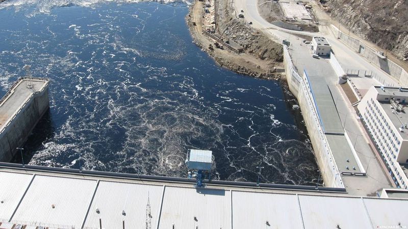 Бурейская ГЭС. Вид с гребня плотины