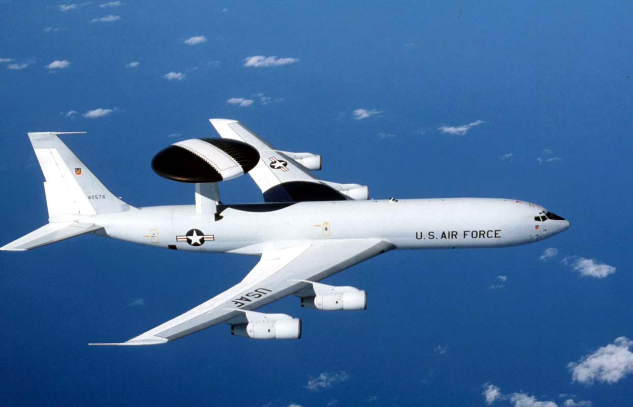 Разведывательный самолет AWACS