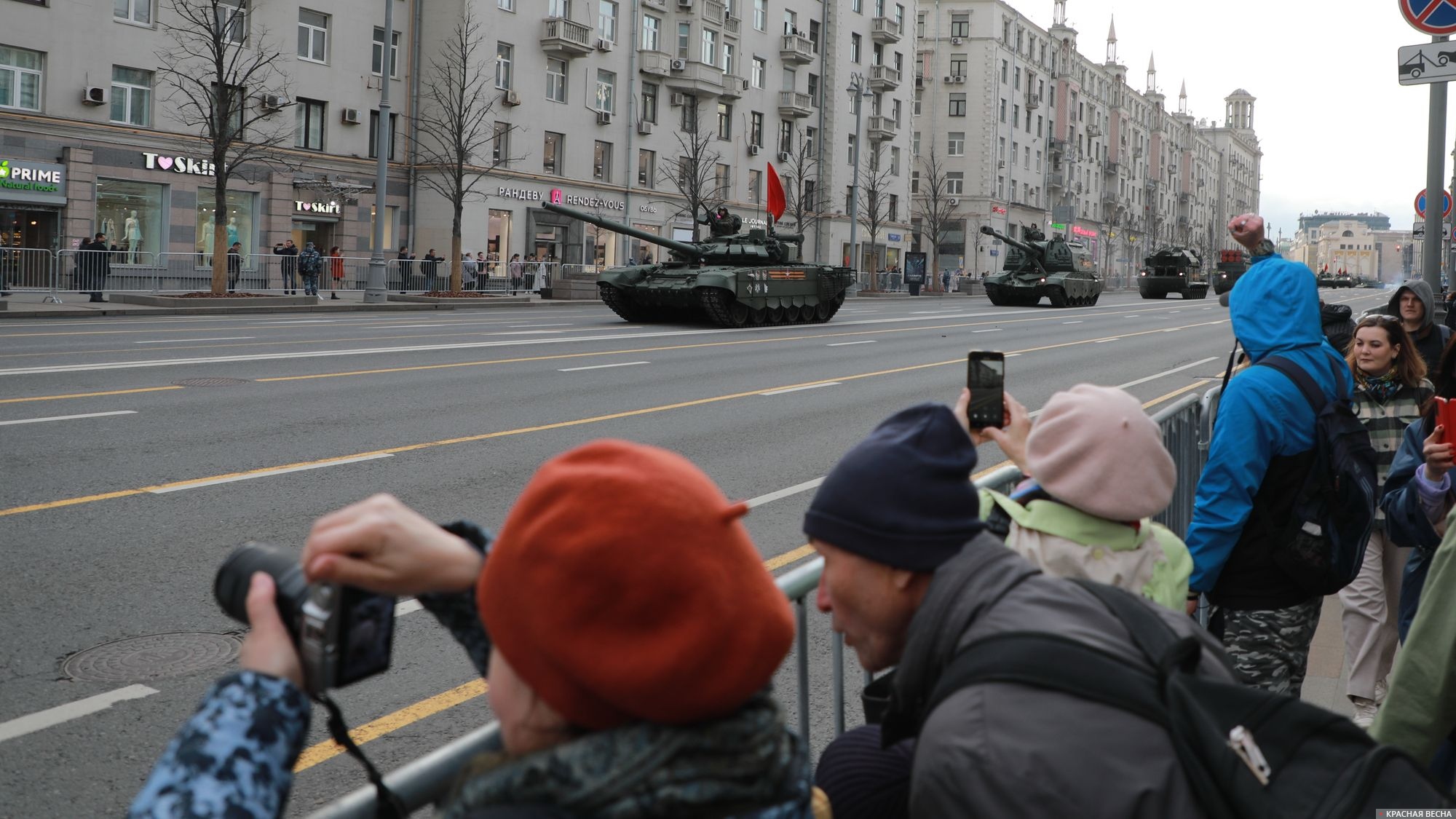В Москве встречают военную технику