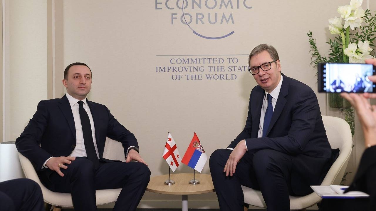 Премьер-министр Грузии Ираклий Гарибашвили (слева) и президент Сербии Александр Вучич