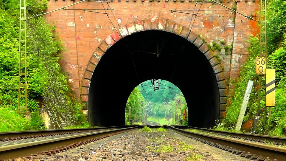 Железнодорожный тоннель, автор: music4life, лицензия: CC0 1.0