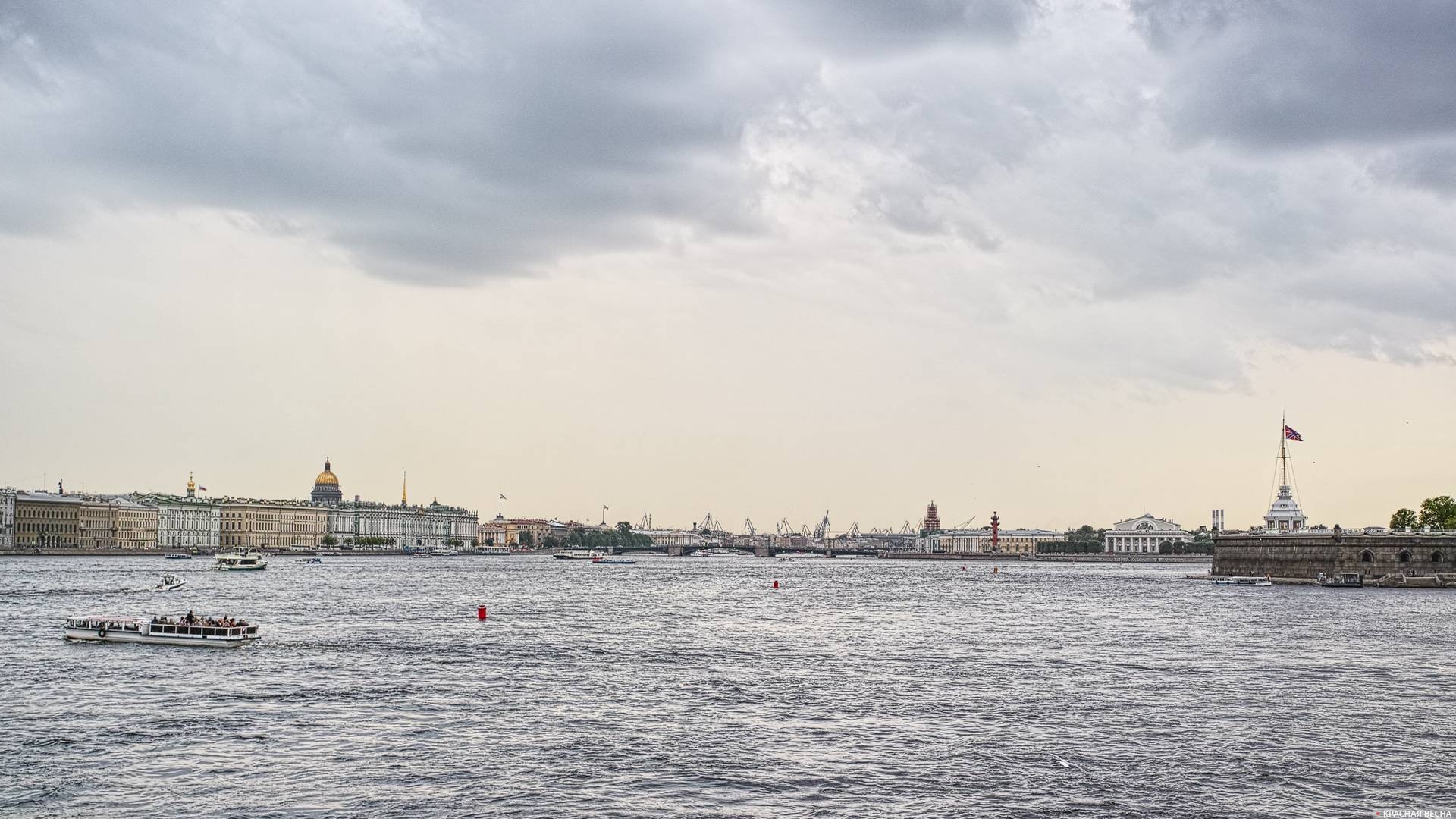 Нева. Дворцовый мост. Санкт-Петербург.