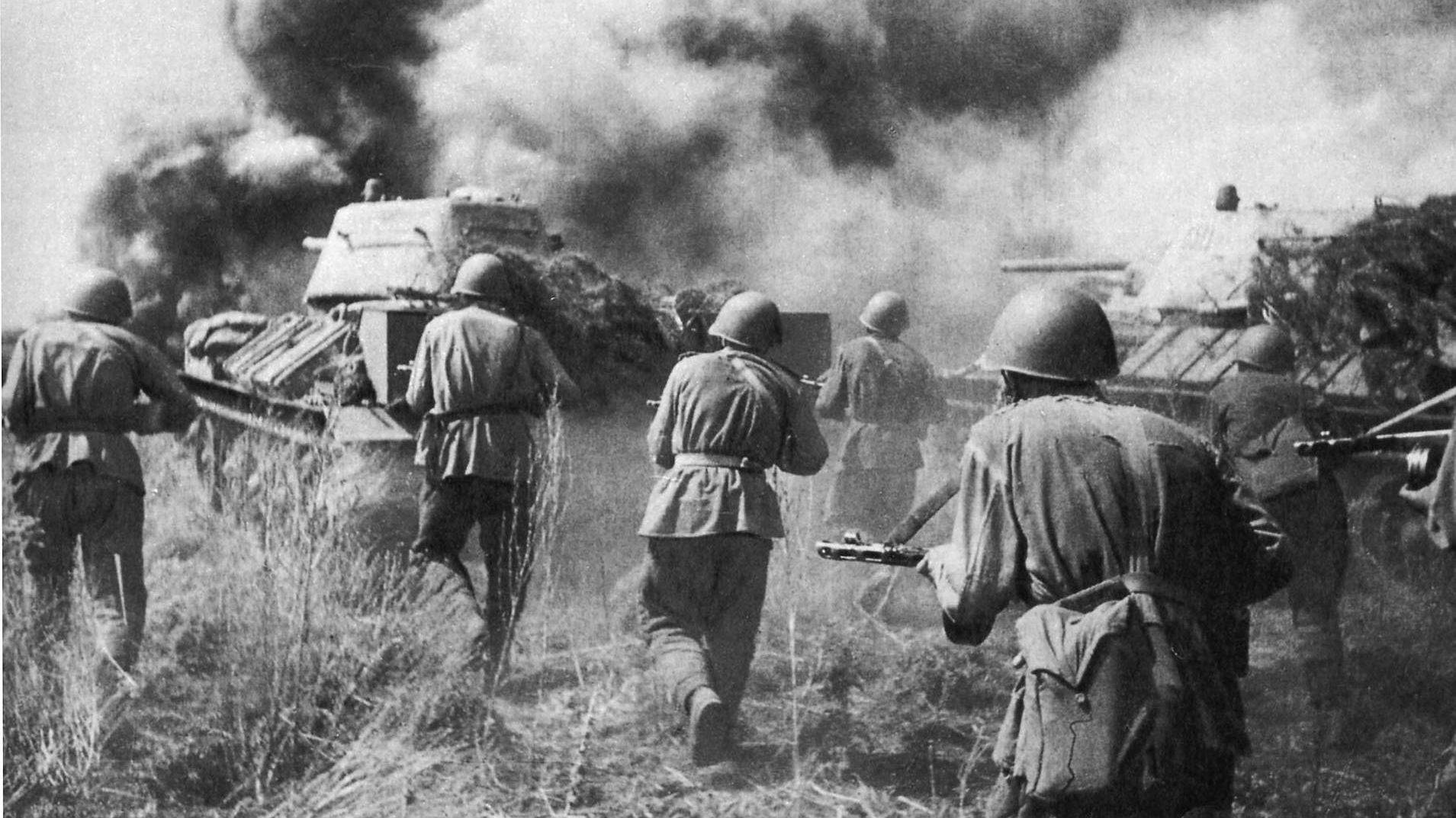 Контрнаступление советских войск Воронежского фронта за танками Т-34 на Прохоровке во время Курской битвы